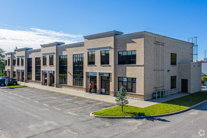 160 Terence Matthews Cres, Ottawa, ON for sale - Primary Photo - Image 1 of 1