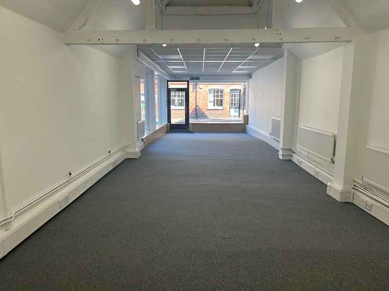 10-12 Denmark St, Wokingham for lease - Building Photo - Image 3 of 11