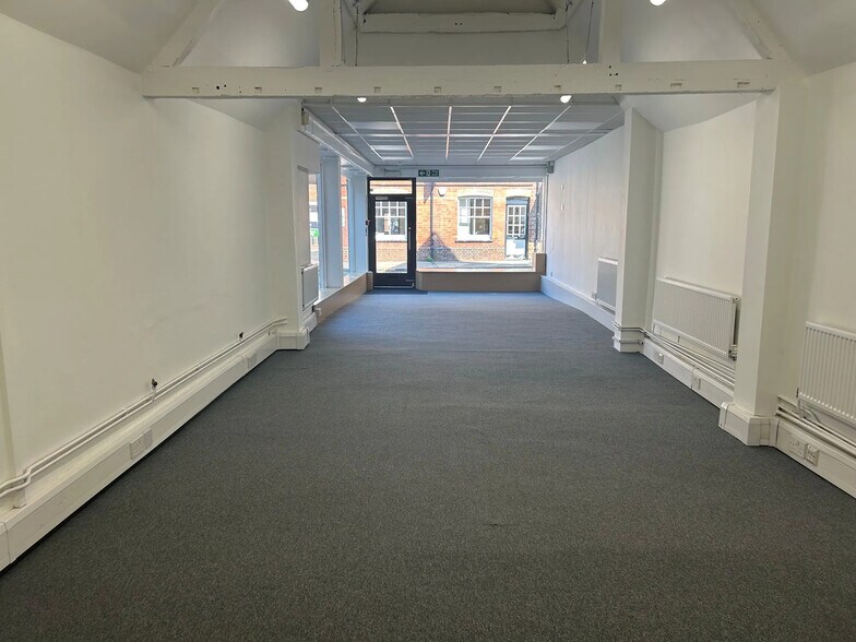 10-12 Denmark St, Wokingham à louer - Photo du bâtiment - Image 3 de 11