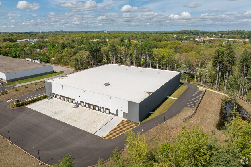 40 Commerce Way, Tewksbury, MA à louer - Photo du bâtiment - Image 2 de 5