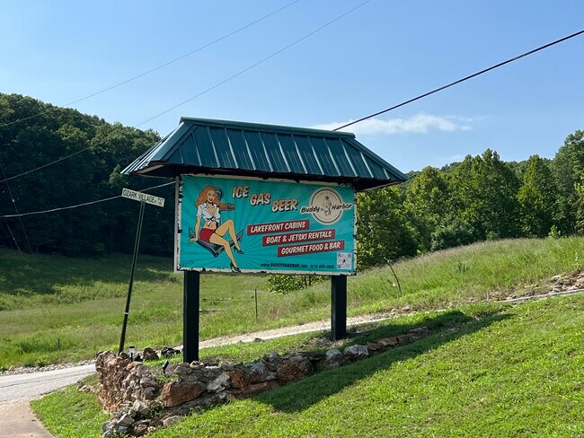 Plus de détails pour 1062 Susan Rd, Lake Ozark, MO - Services hôteliers à vendre