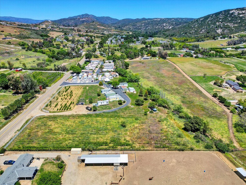 2030 Magnolia Ave, Ramona, CA à vendre - Photo du bâtiment - Image 3 de 6