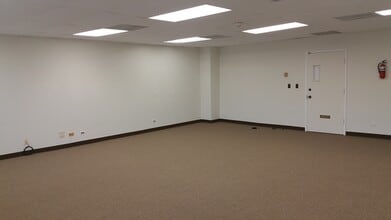 3221 Waialae Ave, Honolulu, HI for lease Interior Photo- Image 2 of 3