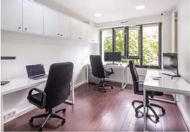 Office in Neuilly-sur-Seine for lease - Interior Photo - Image 1 of 8