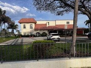 190 NW Spanish River Blvd, Boca Raton, FL à louer Photo du bâtiment- Image 2 de 2