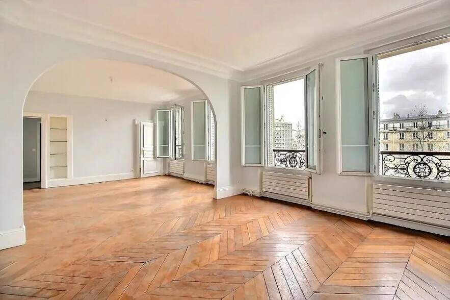 57 Avenue Charles De Gaulle, Neuilly-sur-Seine à vendre - Photo du bâtiment - Image 2 de 6