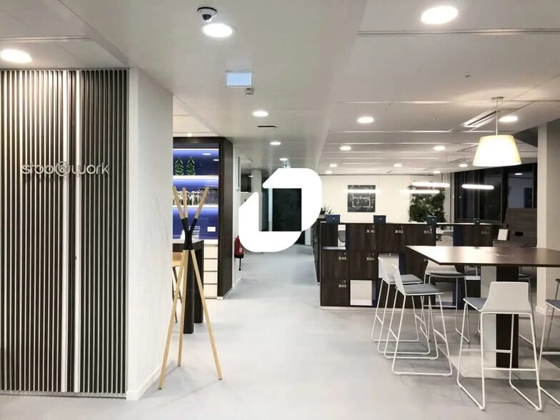 Office in Versailles for lease - Interior Photo - Image 3 of 26