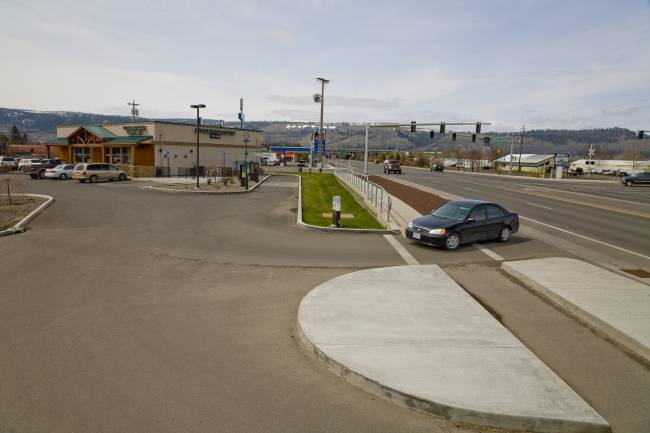 2712 Island Ave, La Grande, OR à louer - Photo du bâtiment - Image 3 de 4