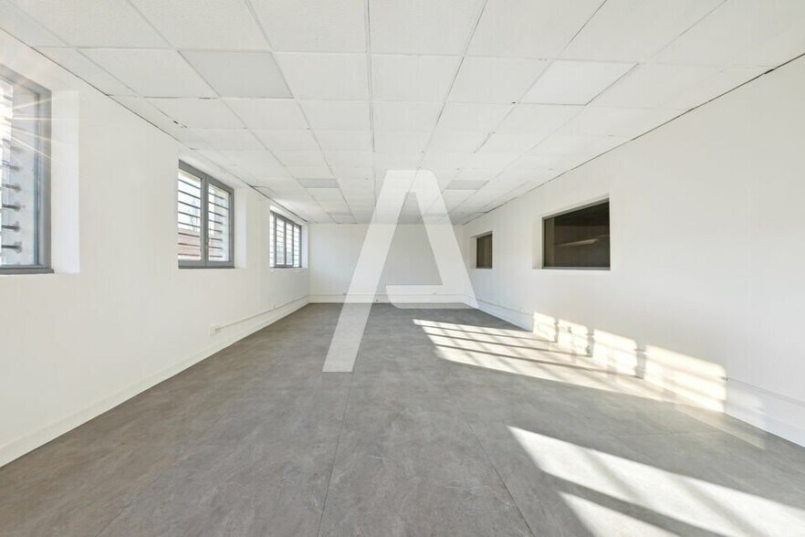 35 Boulevard De Beaubourg, Émerainville for lease - Interior Photo - Image 1 of 5