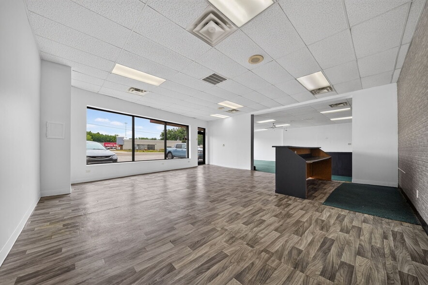 2539 W Prospect Rd, Ashtabula, OH for sale - Lobby - Image 3 of 18