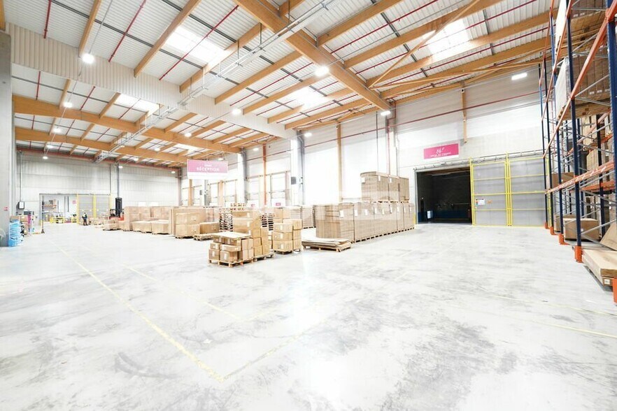 1 Bis Rue Le Chatelier, Vaulx-Milieu for lease - Building Photo - Image 1 of 12