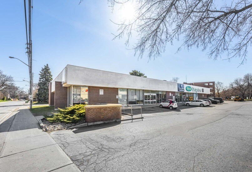 321-325 Moore Ave, Toronto, ON à louer Photo du bâtiment- Image 1 de 4