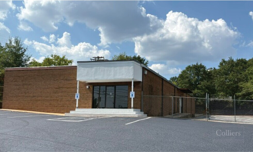 1 N Kings Rd, Greenville, SC à louer - Photo du bâtiment - Image 1 de 6