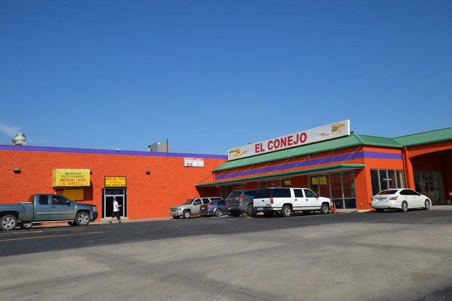 712 S Walton Walker Blvd, Dallas, TX à louer - Photo du bâtiment - Image 3 de 13