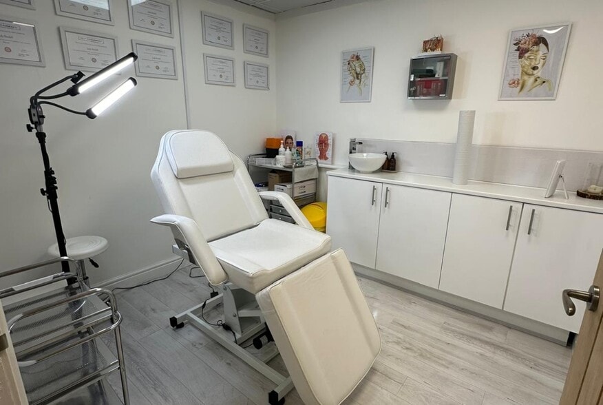 79 Broadstone Rd, Birmingham for lease - Interior Photo - Image 3 of 3