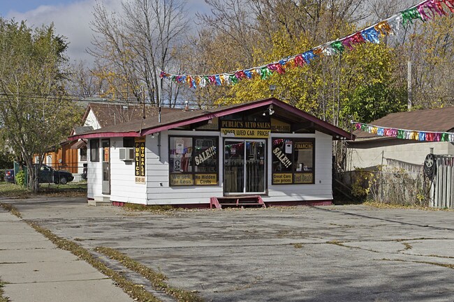 Plus de détails pour 973 Lakeshore Rd E, Mississauga, ON - Commerce de détail à louer