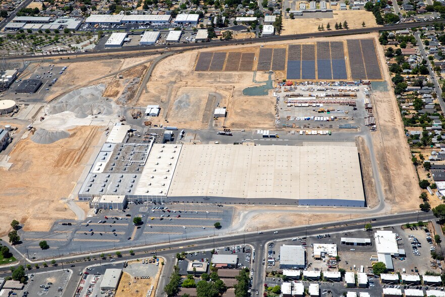 6200 Franklin Blvd, Sacramento, CA à louer - Photo du bâtiment - Image 2 de 5