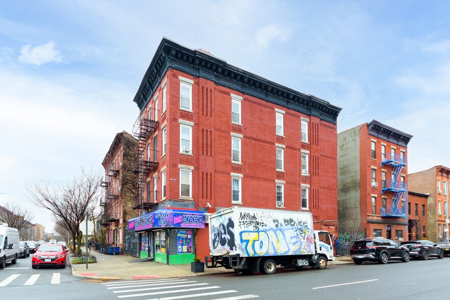 54 Howard Ave, Brooklyn, NY à louer - Photo du bâtiment - Image 2 de 11