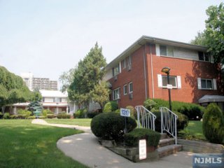 1319 Anderson, Fort Lee, NJ à vendre - Photo du bâtiment - Image 2 de 9