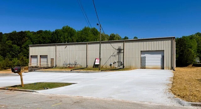 206 Industrial Ct, Carrollton, GA à louer Photo du bâtiment- Image 1 de 13