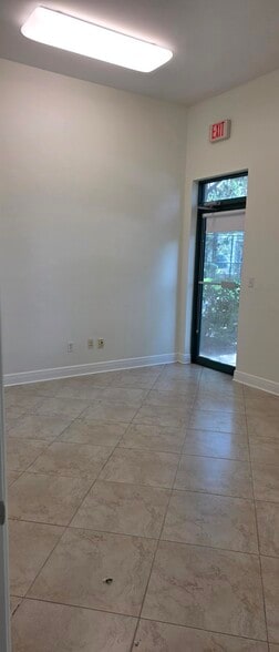 8890 Terrene Ct, Bonita Springs, FL for lease - Interior Photo - Image 2 of 6