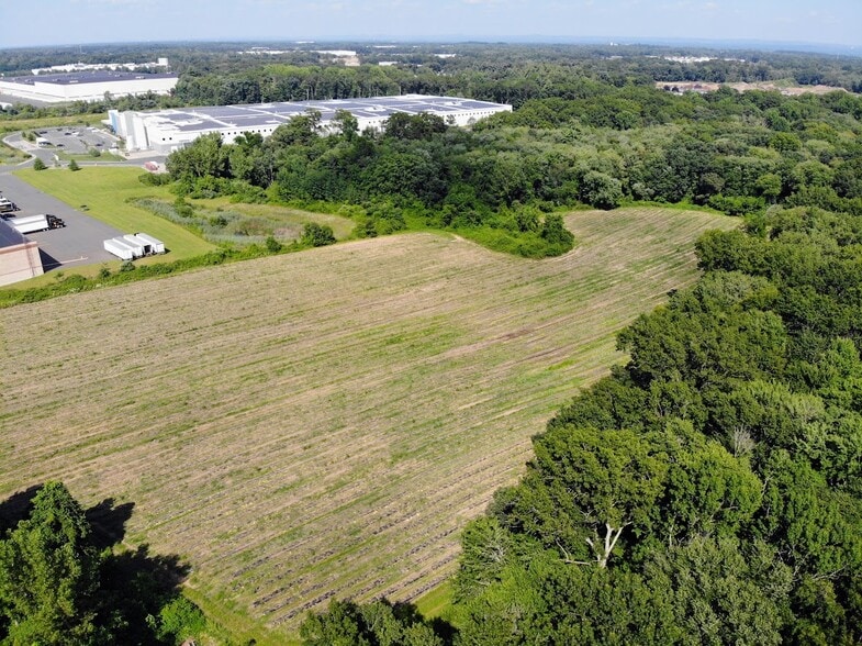 270 Woodland Ave, Bloomfield, CT à vendre - Photo du bâtiment - Image 2 de 10