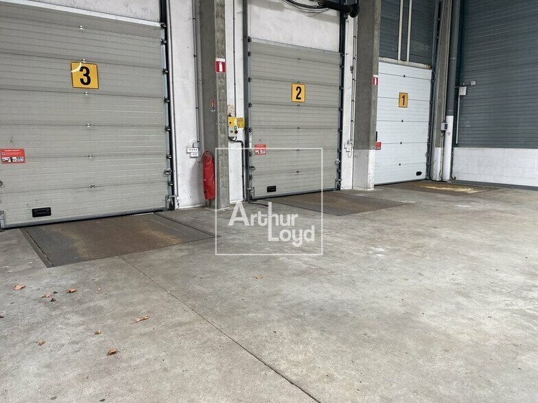 Flex in Lisses for lease - Building Photo - Image 3 of 7