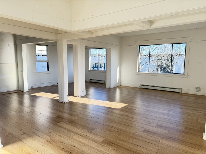 5657 176th St, Surrey, BC à louer - Photo du bâtiment - Image 2 de 8