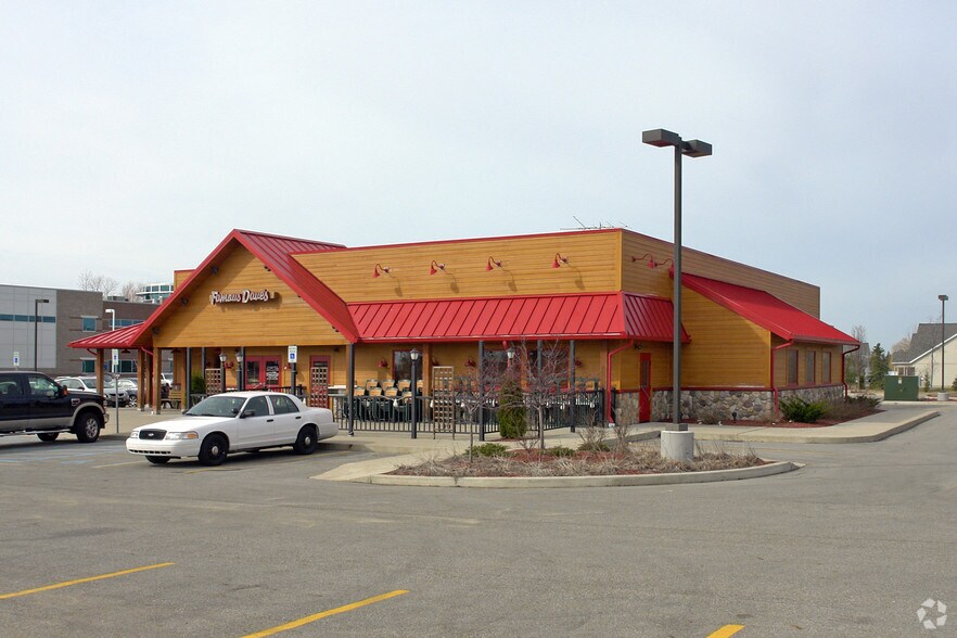 1501 E Beltline Ave, Grand Rapids, MI à vendre - Photo du bâtiment - Image 2 de 2