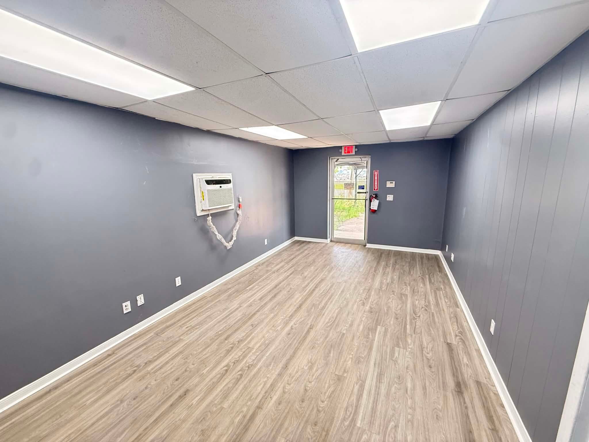 1812 W D St, La Porte, TX for lease Interior Photo- Image 1 of 9