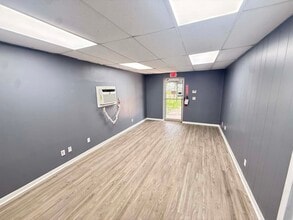 1812 W D St, La Porte, TX for lease Interior Photo- Image 1 of 9