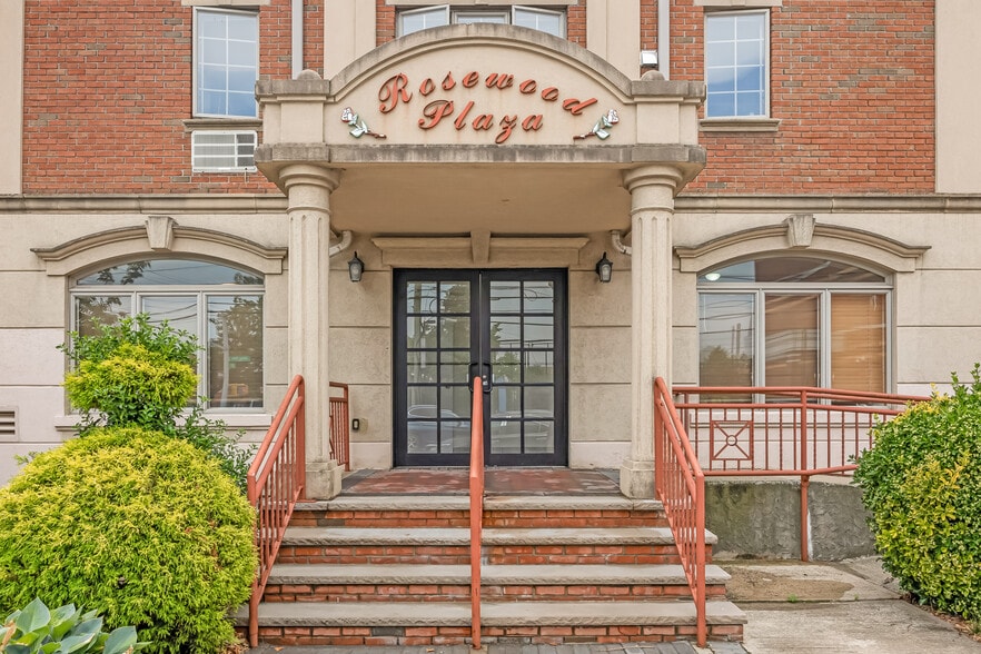 66-06 70th St, Middle Village, NY for sale - Building Photo - Image 3 of 16