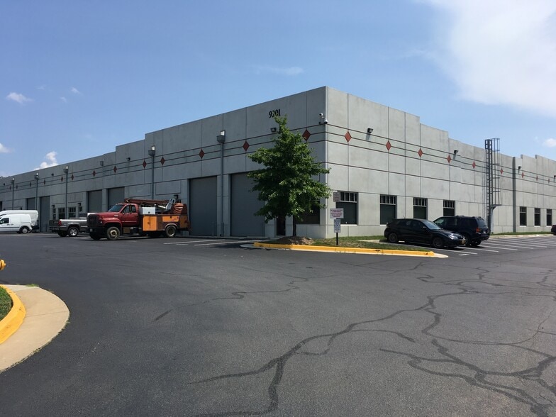 9201-9373 Mike Garcia Dr, Manassas, VA for lease - Building Photo - Image 3 of 10