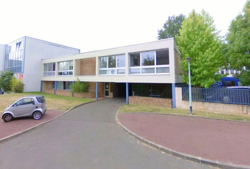 Office in Saint-Germain-en-Laye for sale - Building Photo - Image 1 of 6