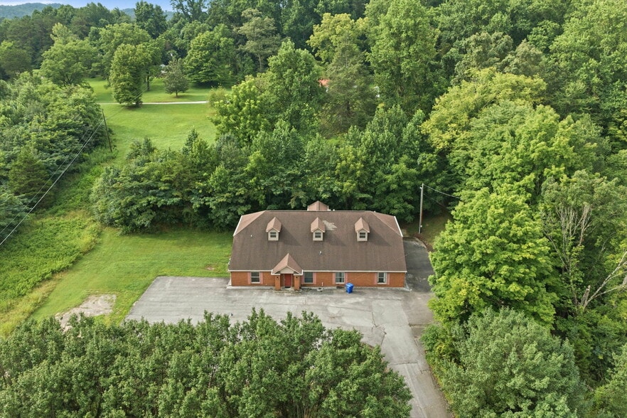 2215 S Roane St, Harriman, TN for sale - Building Photo - Image 3 of 37