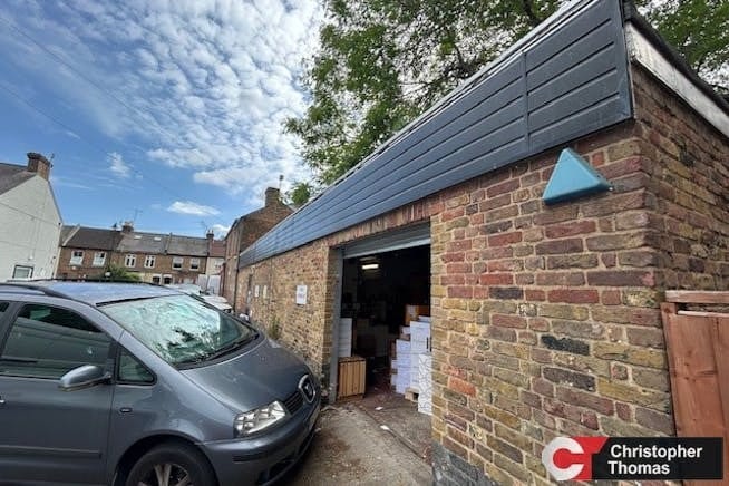 121 Arthur Rd, Windsor for sale - Building Photo - Image 3 of 8