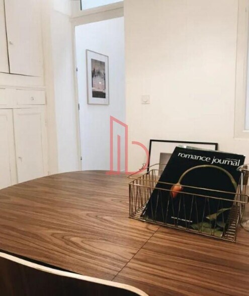 Office in Bordeaux for lease - Interior Photo - Image 2 of 5