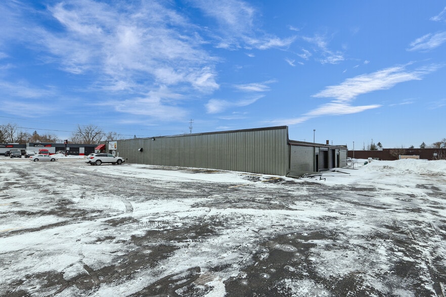 1700 W Wisconsin Ave, Appleton, WI for lease - Building Photo - Image 2 of 11