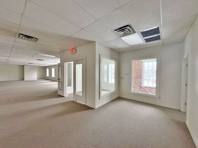 715-723 N Hudson Ave, Oklahoma City, OK for lease - Interior Photo - Image 2 of 5