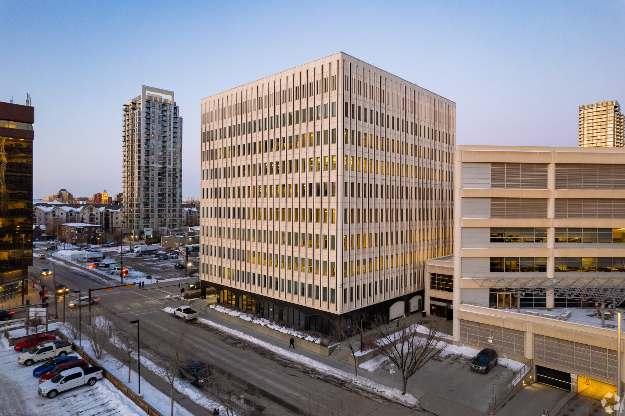 110 12th Ave SW, Calgary, AB à vendre Photo principale- Image 1 de 1