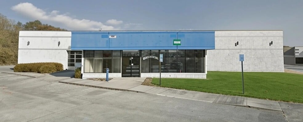 2960 Knoxville Center Dr, Knoxville, TN for lease - Building Photo - Image 3 of 10