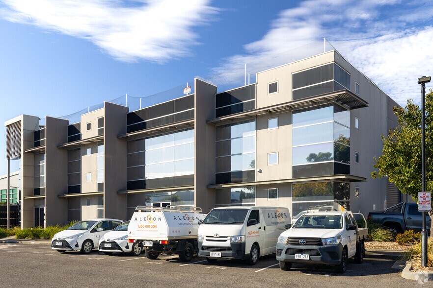 9 Rocklea Dr, Port Melbourne for sale - Building Photo - Image 2 of 5