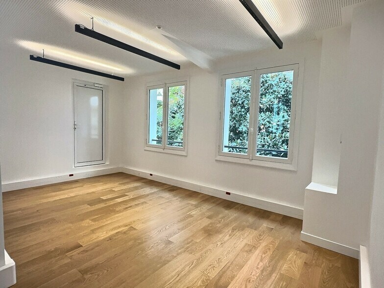 42 Rue De Bassano, Paris for lease - Building Photo - Image 1 of 28