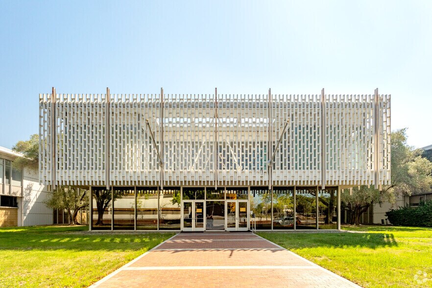 3825 Fabian Way, Palo Alto, CA for lease - Building Photo - Image 2 of 11