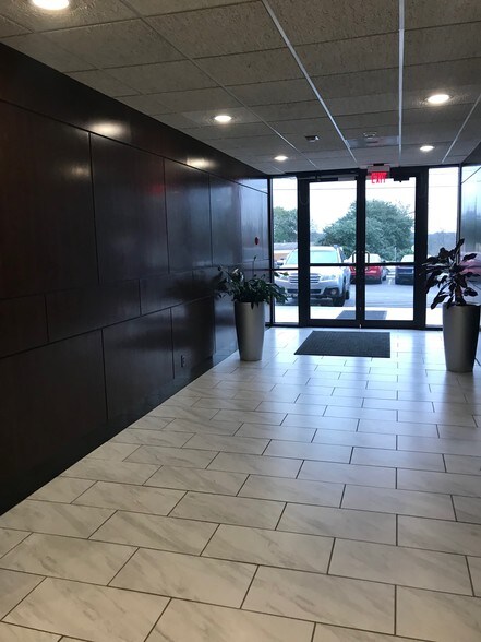 5805 Callaghan Rd, San Antonio, TX à louer - Photo du bâtiment - Image 2 de 5