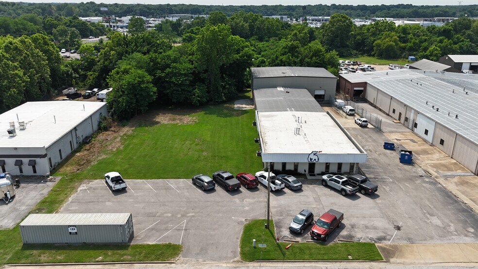 1847 Vanderhorn Dr, Memphis, TN à vendre - Photo du bâtiment - Image 2 de 4