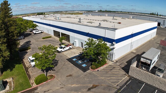 Plus de détails pour 1501 Aviation Blvd, Lincoln, CA - Industriel à louer