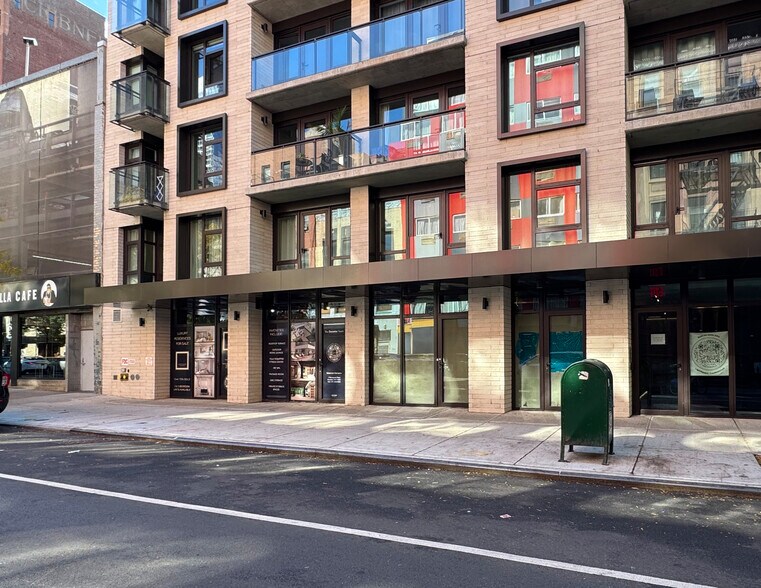 350 W 44th St, New York, NY for lease - Building Photo - Image 1 of 5