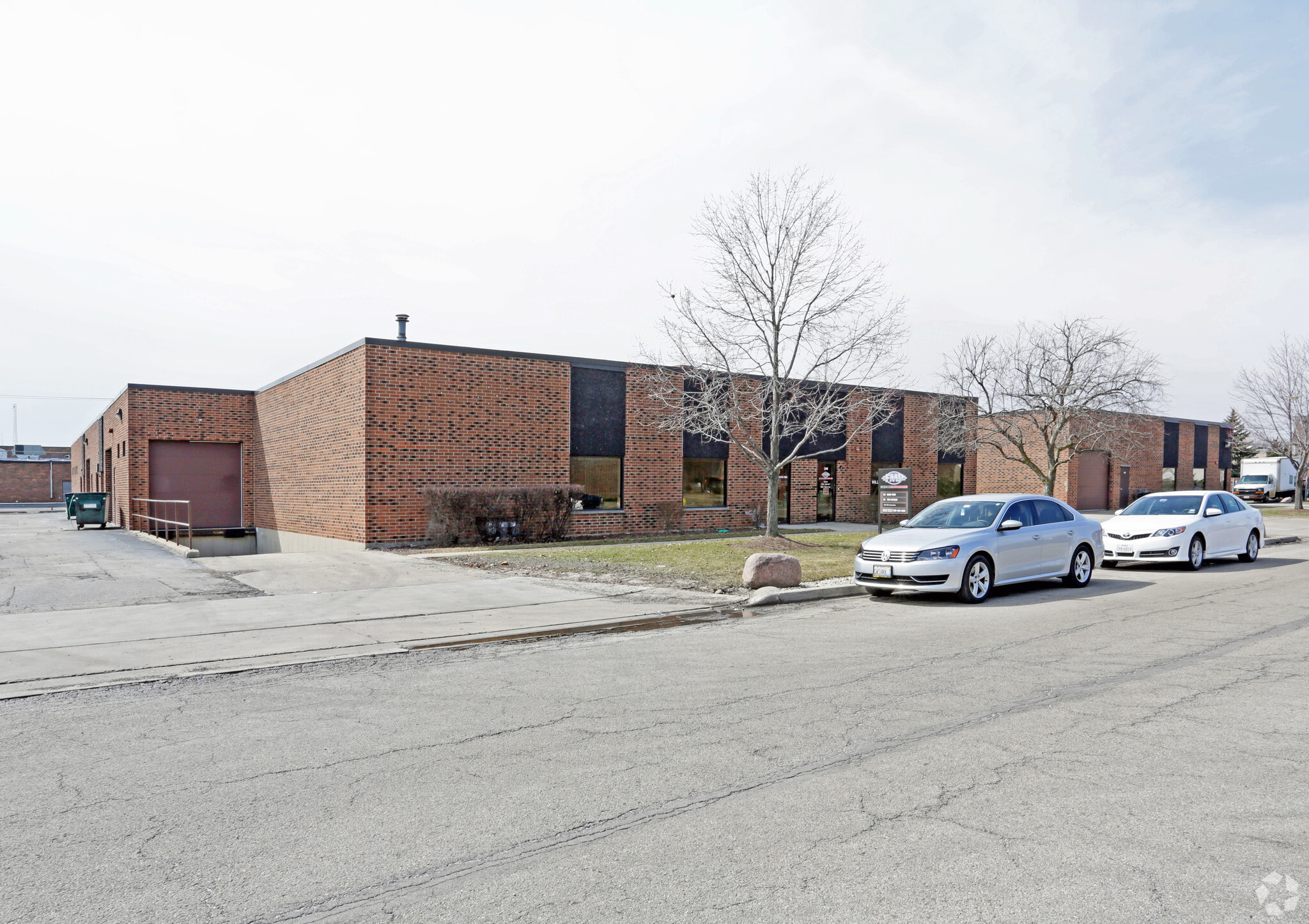 240-252 James St, Bensenville, IL for lease Primary Photo- Image 1 of 13