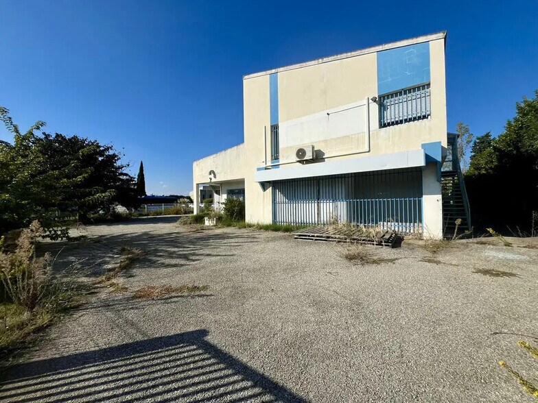 Flex dans Arles à louer - Photo du bâtiment - Image 2 de 12